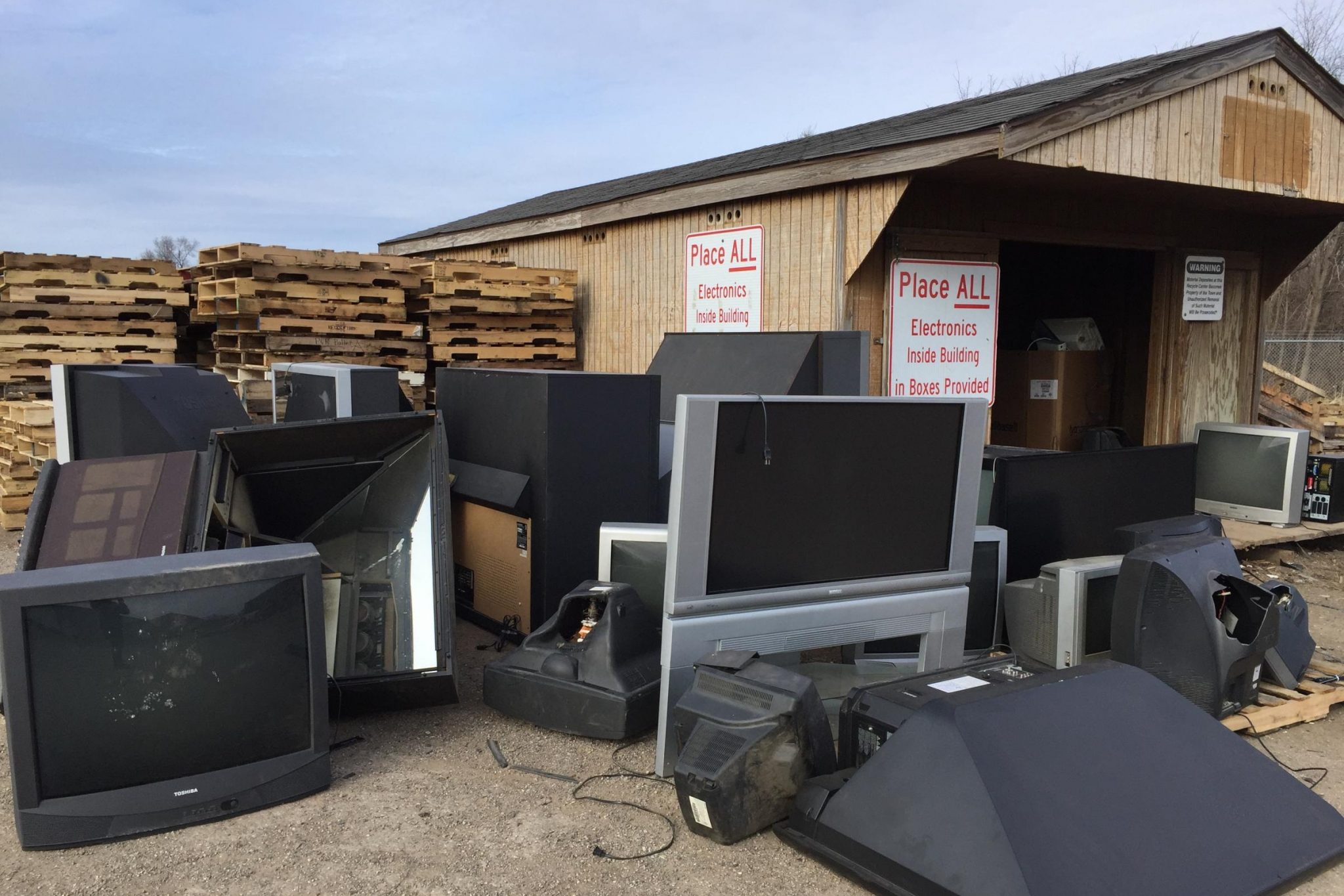Electronics Recycling Service in Fort Collins, CO Cheap & Fast